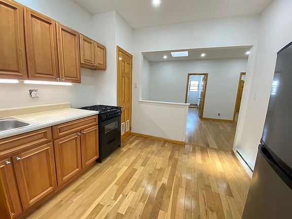 4th image of 846 Saint Johns Pl #2B