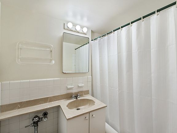 3rd image of 55 E End Ave APT 15F