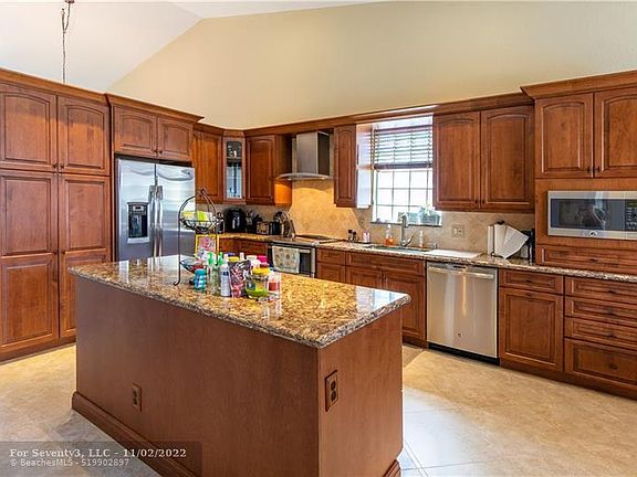 5th image of 7355 NW 60th Ln