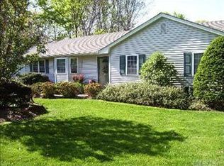 21 Stuyvesant Cir E, East Setauket, NY 11733