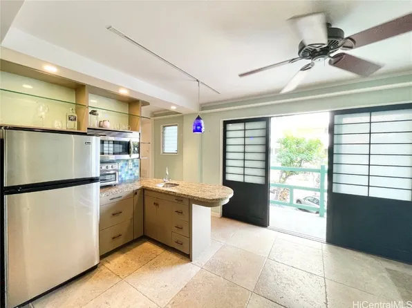 2957 Kalakaua Ave APT 209, Honolulu, HI 96815