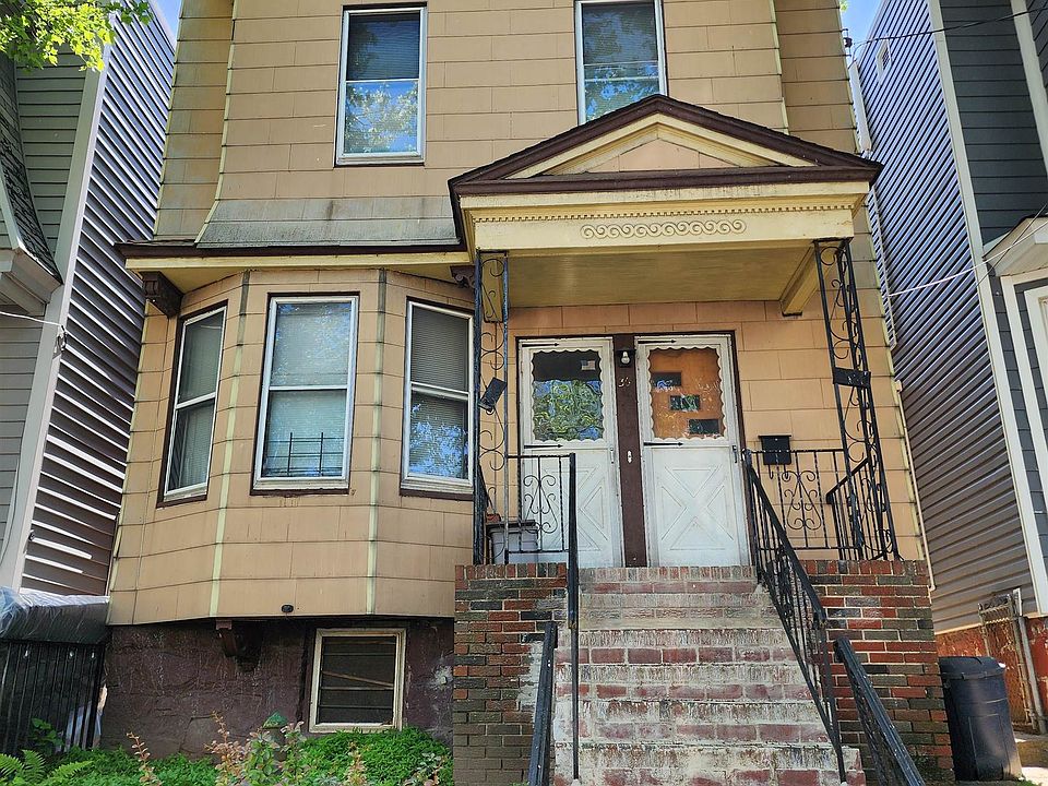 1st image of 36 Romaine Ave