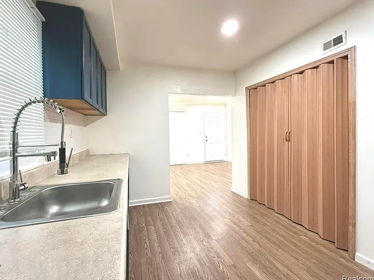 6847 Continental Ave — Photo 5