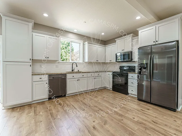 620 NW Ivy St — Photo 6