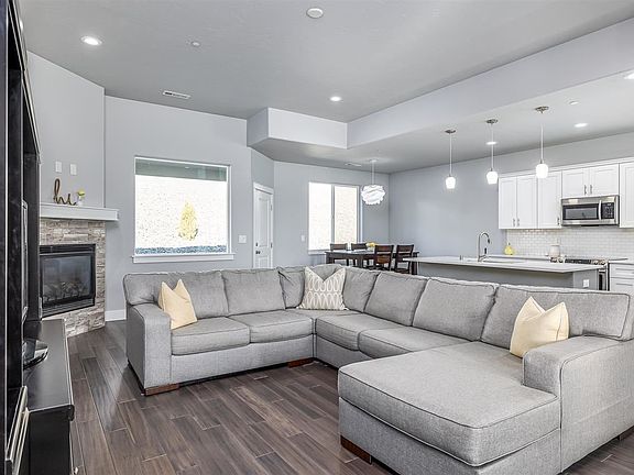 5th image of 2435 Brodie Ln