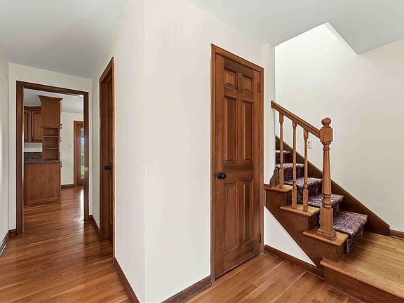 3rd image of 122 Tynewood Dr