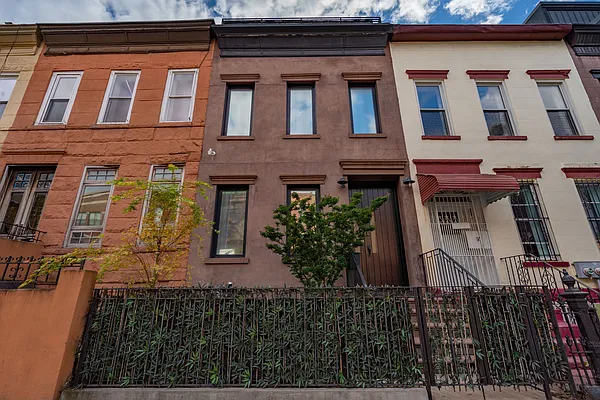 Sold by Compass | media 22