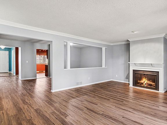 5th image of 2454 W Collier Ave SE #101