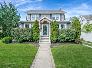 137 Carman St, Patchogue, NY 11772