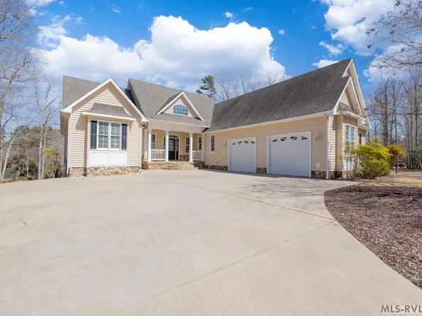 145 Botetourt Ct, Boydton, VA 23917