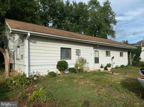 44 Memorial Dr, Taneytown, MD 21787