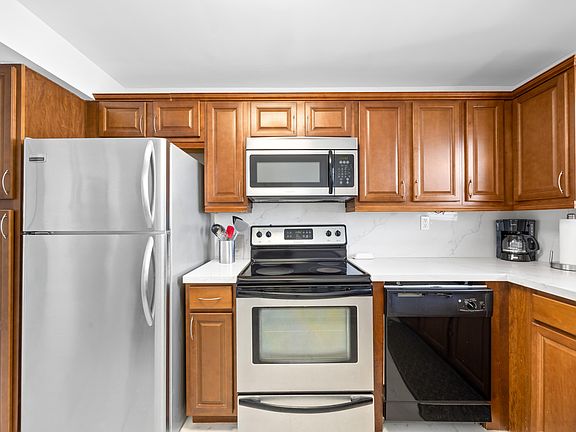 4th image of 137 Golden Isles Drive #1102