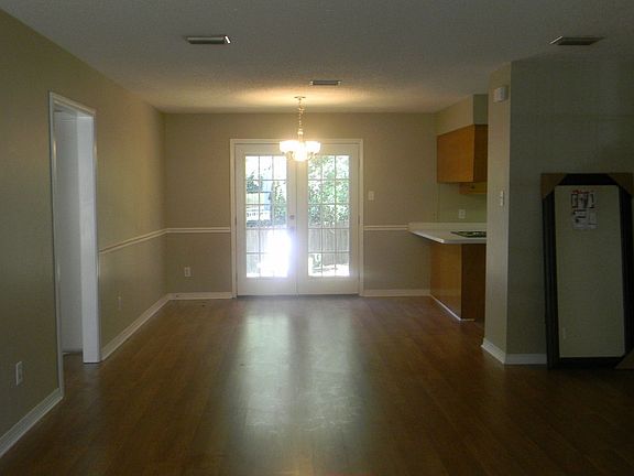 Large Livingroom with Open Dining!