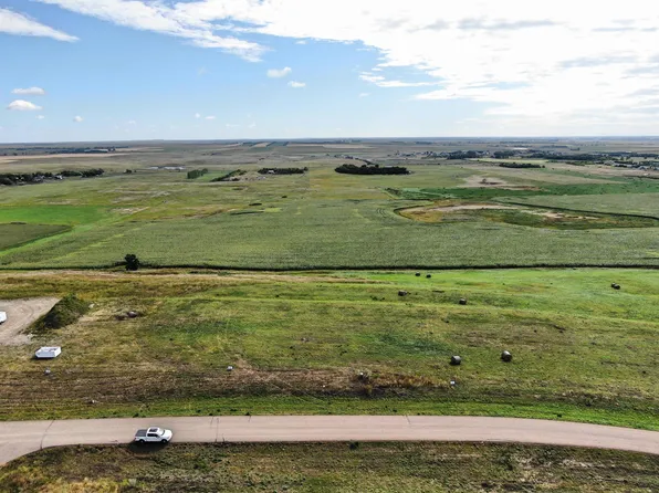 8225 Star Ln, Bismarck, ND 58503
