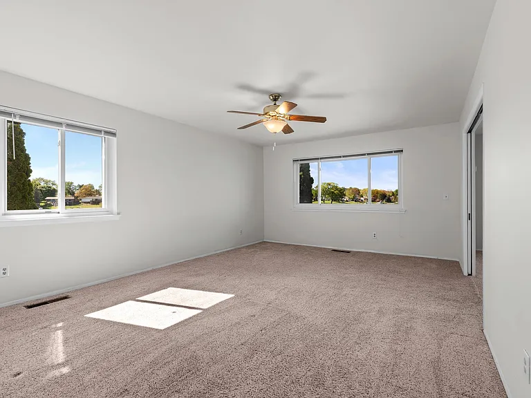 4960 Lake Point Dr — Photo 16