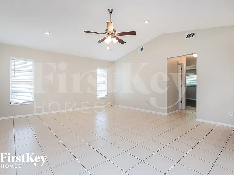 27065 Formosa Dr — Photo 4