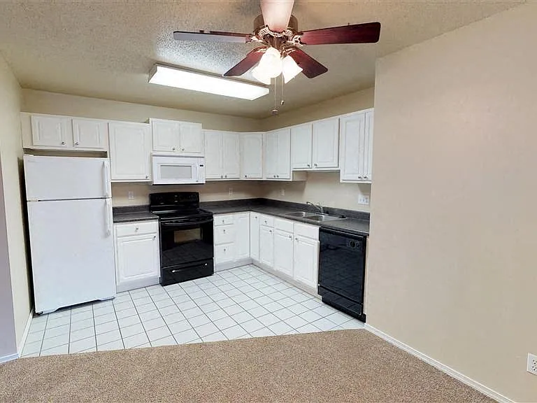 Sierra Vista Apartments — Photo 40