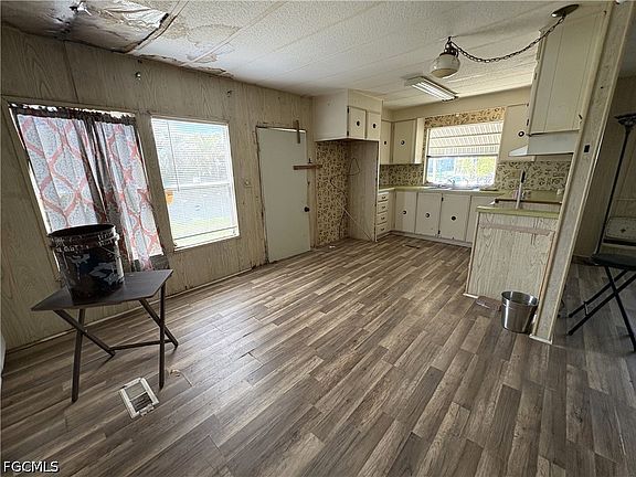 4th image of 661 Coral Ln