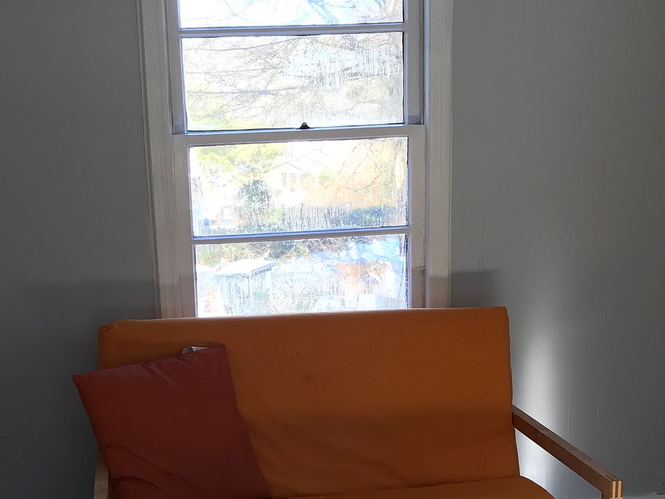 1st image of 1095 Adcock Cir SW