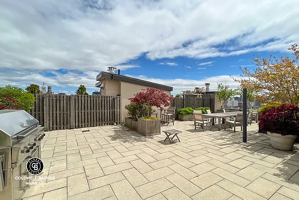 Sold by Coldwell Banker Warburg | media 18