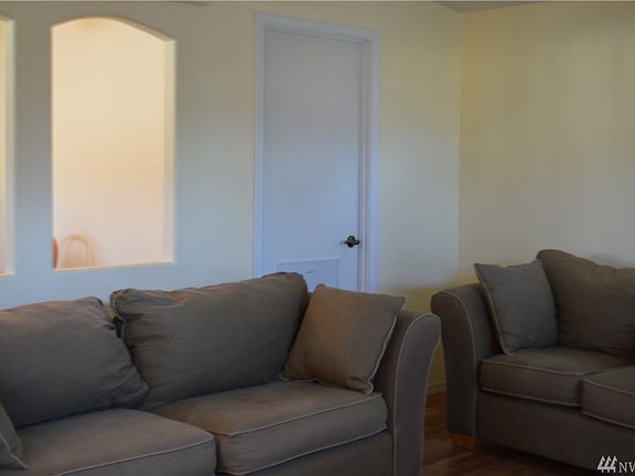 4th image of 256 Hemlock Dr
