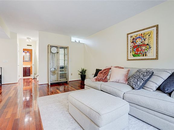 5th image of 103 Cornhill Pl