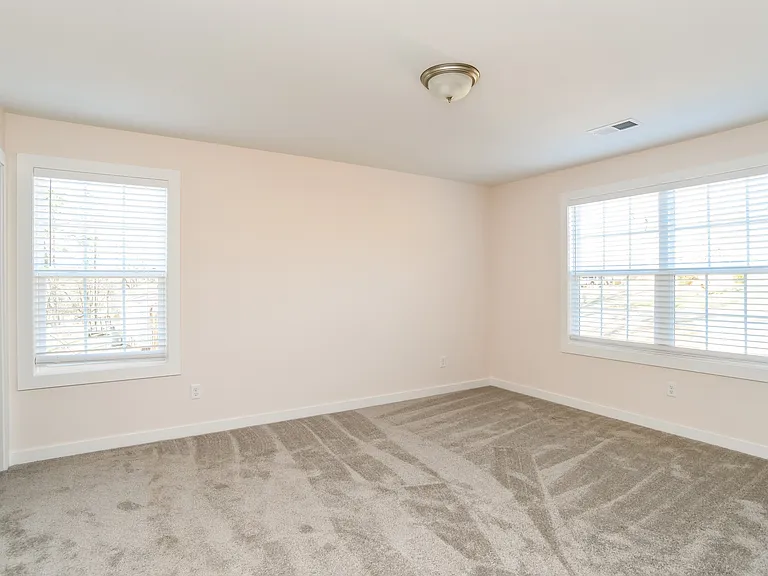 608 E Texas Ave — Photo 9