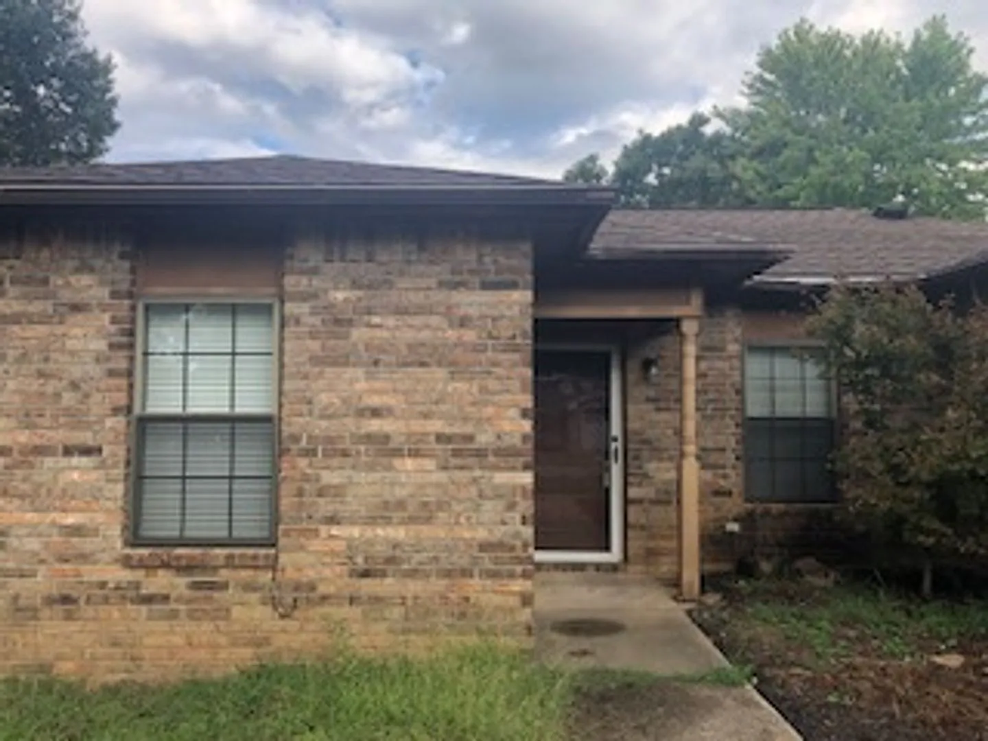 Three Bedroom/1,5 Bath Home — Photo 1