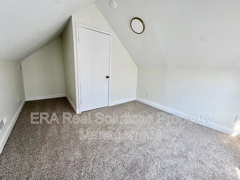 1600 Brewster Ave — Photo 23