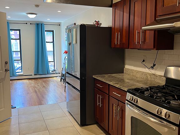 3rd image of 179A 8th St APT 1L