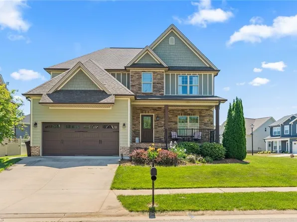 3433 Grandview Crossing Ln, Pfafftown, NC 27040