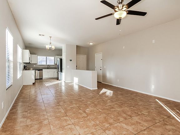 5th image of 2114 E Spruce Dr