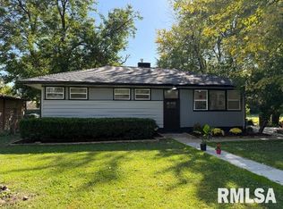 1528 W Shenandoah Dr, Peoria, IL 61614