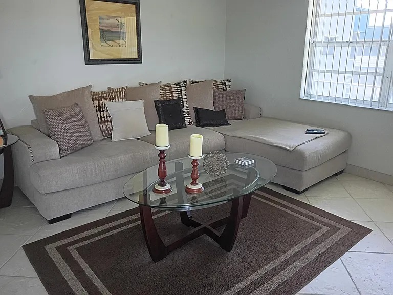 697 Flanders Dr — Photo 3