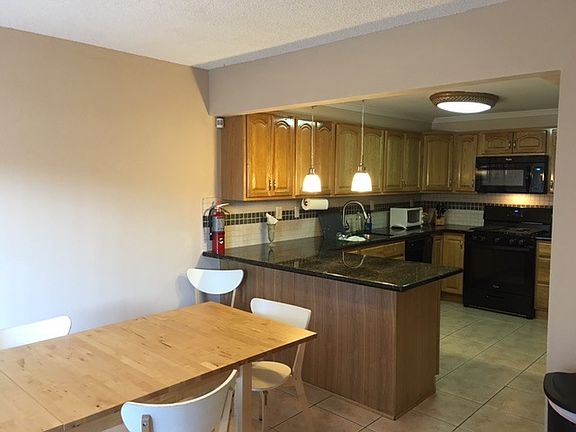 EAT N AREA OF KITCHEN