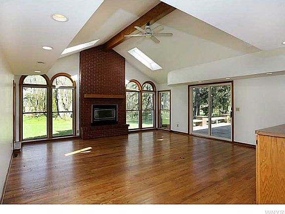 2nd image of 5 Cherry Tree Ln