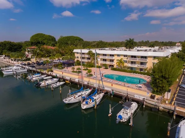 100 Edgewater Dr APT 305, Coral Gables, FL 33133