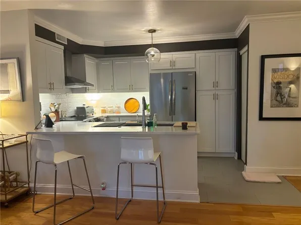 310 W 49th St APT 503, Kansas City, MO 64112