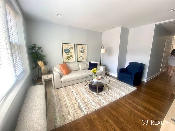 3rd image of 1806 N Paulina St #2F