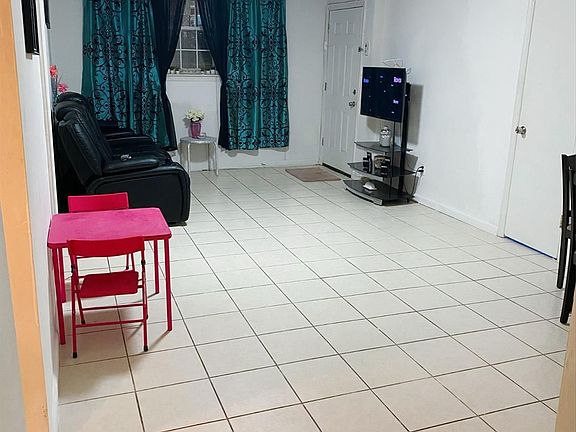 5th image of 250 College Dr