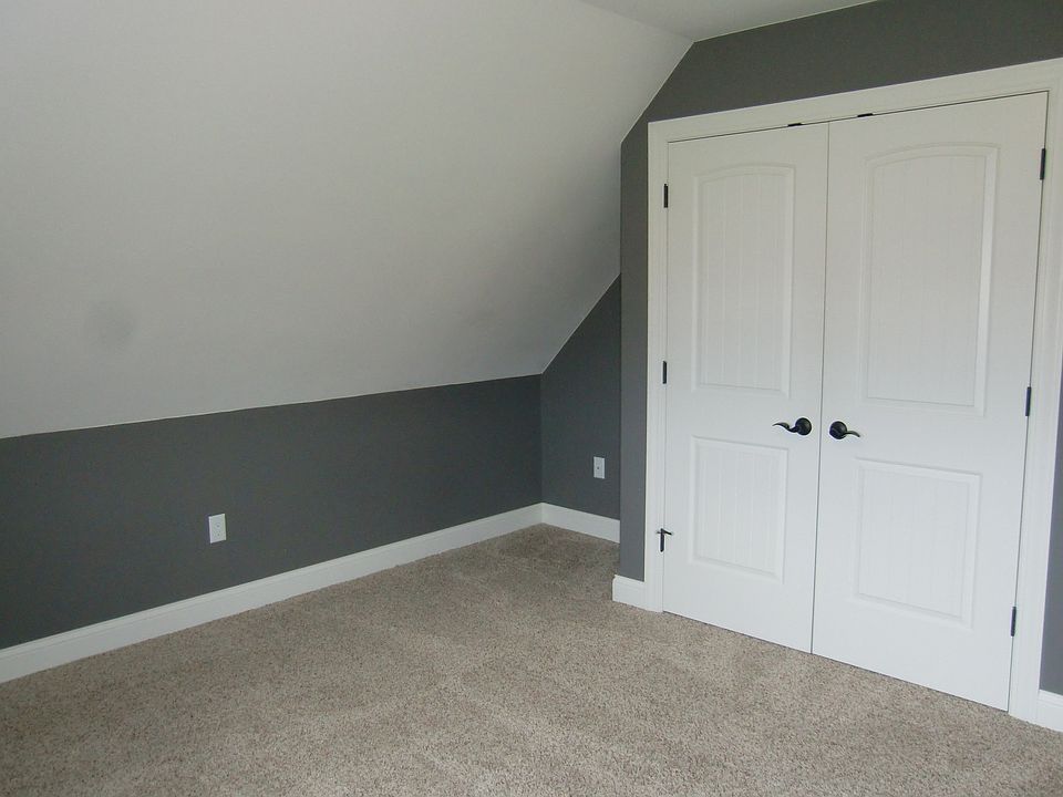 Upper bedroom