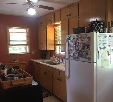 4th image of 222 Tousley Ave S
