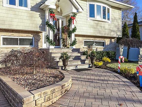 2nd image of 17 Seaver Ln