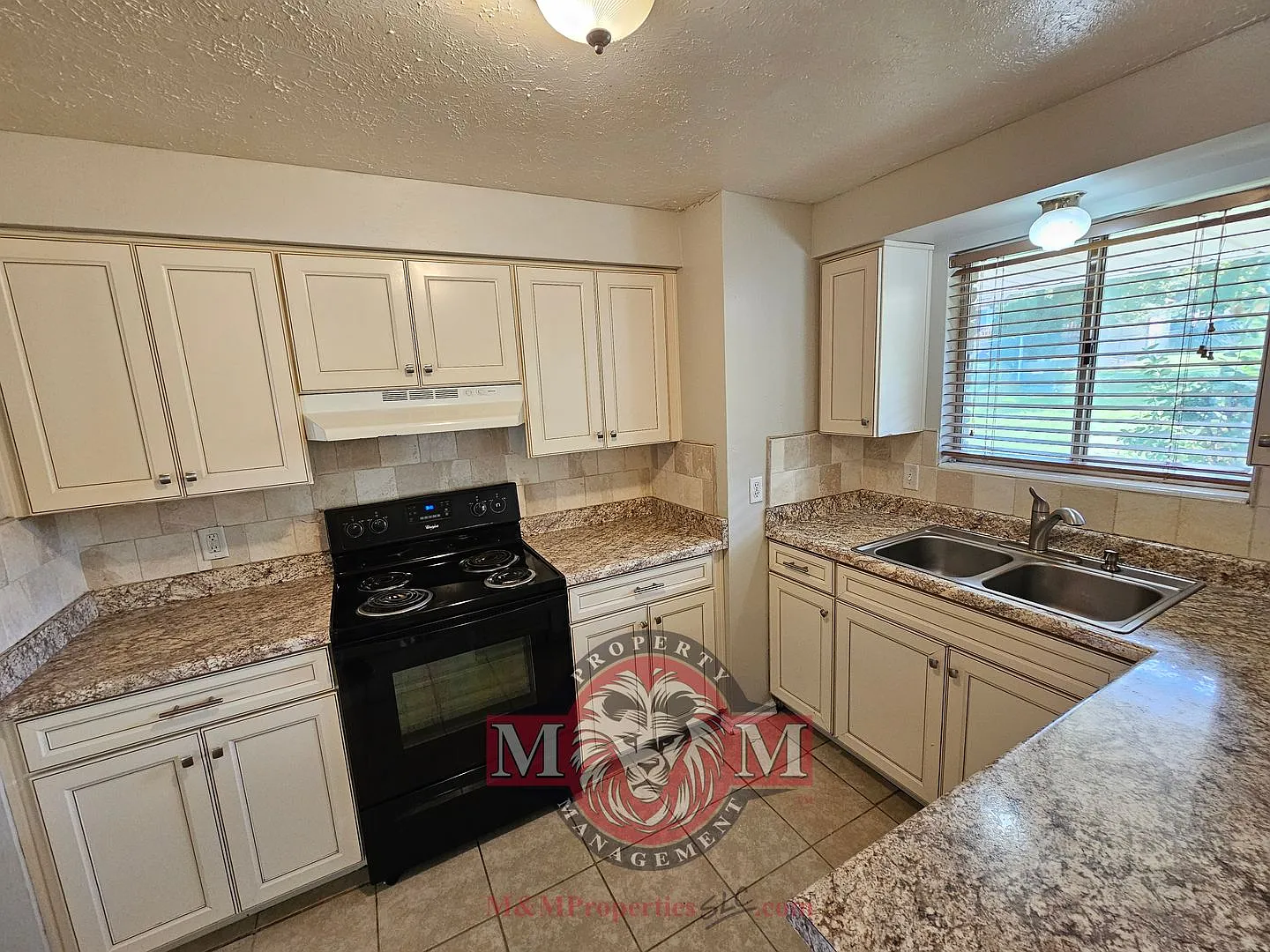 Great 4 Bedroom 2 Bath Home in West Valley City — Photo 4
