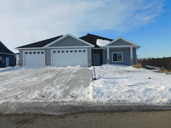 4203 Pine Pkwy S, Fargo, ND 58104