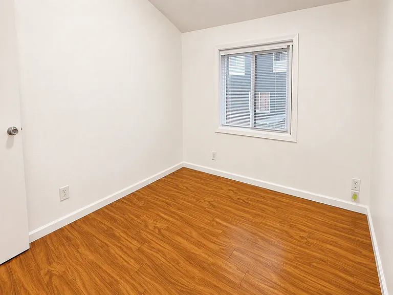 243 Miriam Street — Photo 7