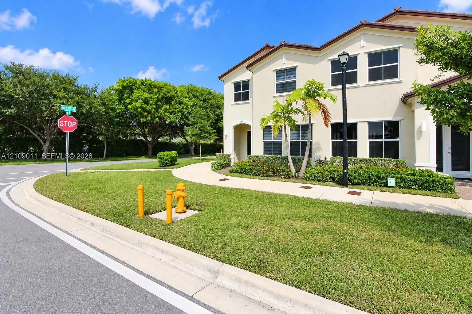 4 bed, 2.5 bath, 1872 sqft, $3,250 — Photo 4