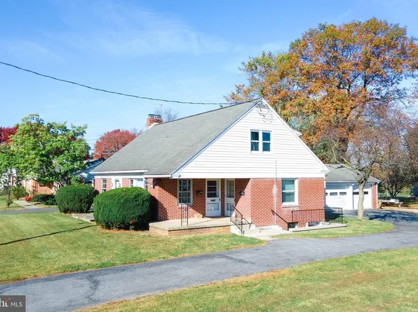 269 E Main St, Leola, PA 17540