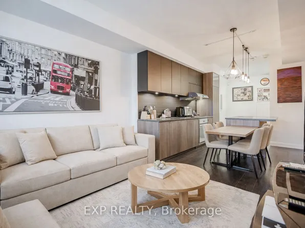 223 Saint Clair Ave W Unit 209, Toronto, ON M4V 1R4