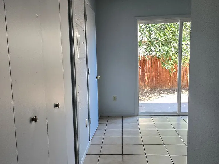 420 Illinois Ave — Photo 5